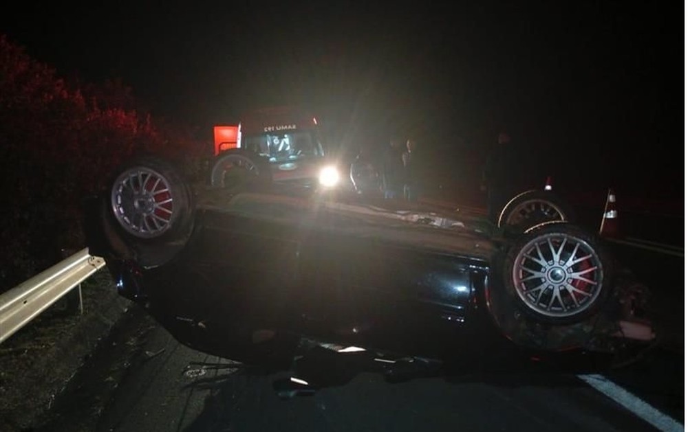 Motorista Fica Ferido Após Carro Capotar em Tentativa de Ultrapassagem na SP-258