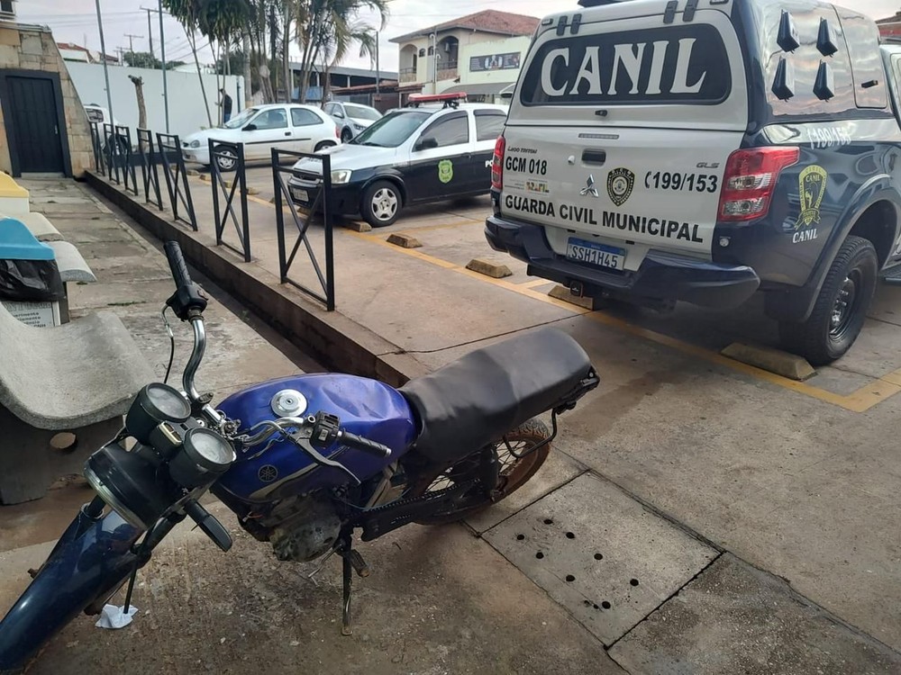 Adolescente é Apreendido Pilotando Moto Sem Capacete, Documento e Placa em Itapeva