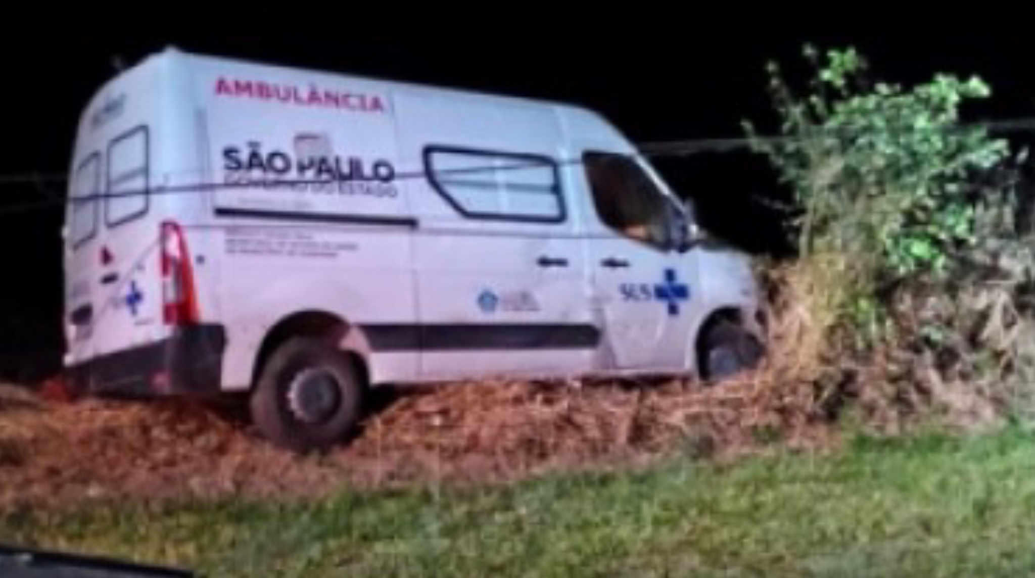 Ambulância de Guapiara se envolve em colisão na SP-250, mas não há feridos