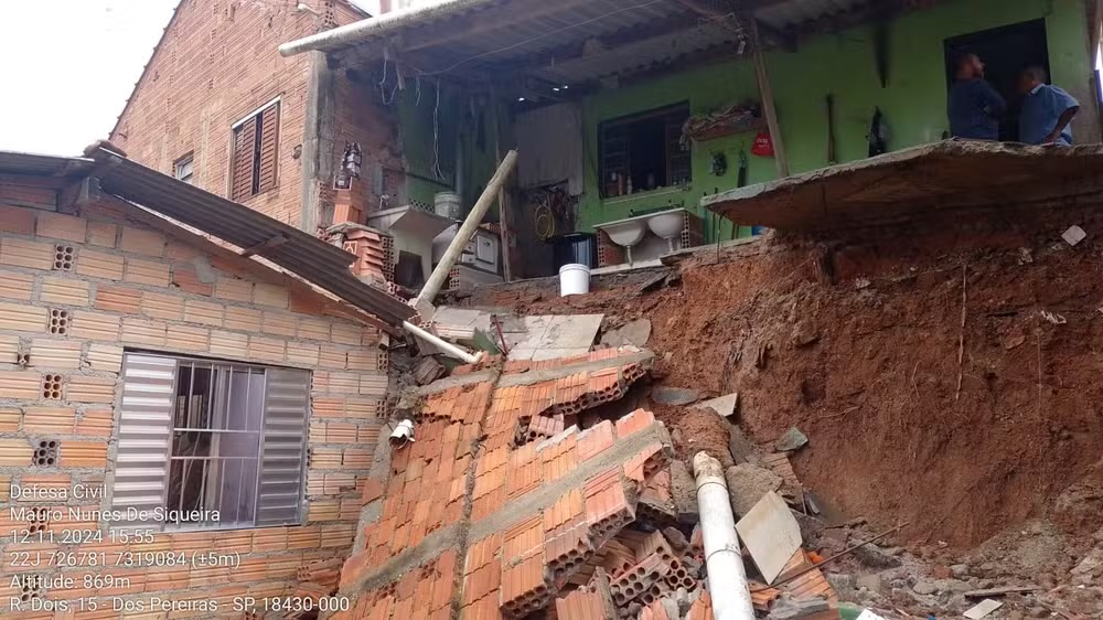 Temporal em Ribeirão Branco provoca queda de muro e deixa idosa de 85 anos gravemente ferida