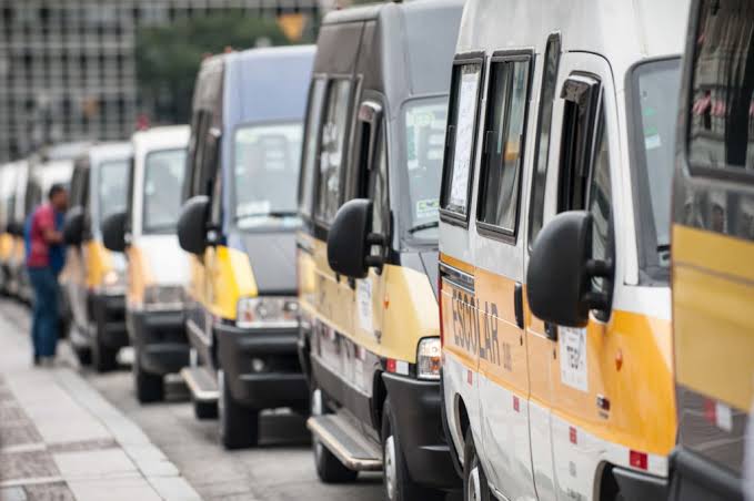 Caos no transporte escolar: motoristas paralisam atividades e centenas de alunos ficam sem aulas em Guapiara