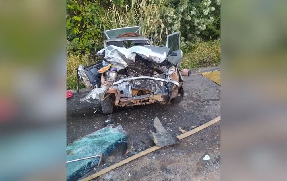 Acidente entre carro e trator deixa uma mulher morta e cinco feridos em Itararé (SP)