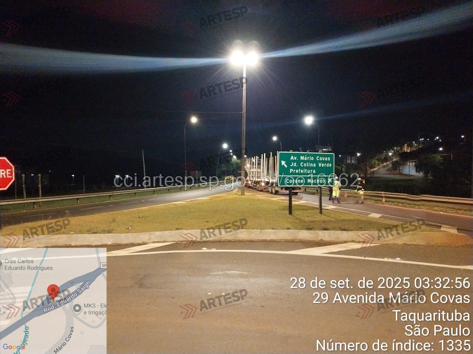 Acidente entre moto e carreta deixa motociclista morto na SP-255 em Taquarituba