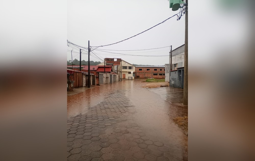 Chuva forte com 60 milímetros provoca alagamentos e deixa desalojados em Nova Campina