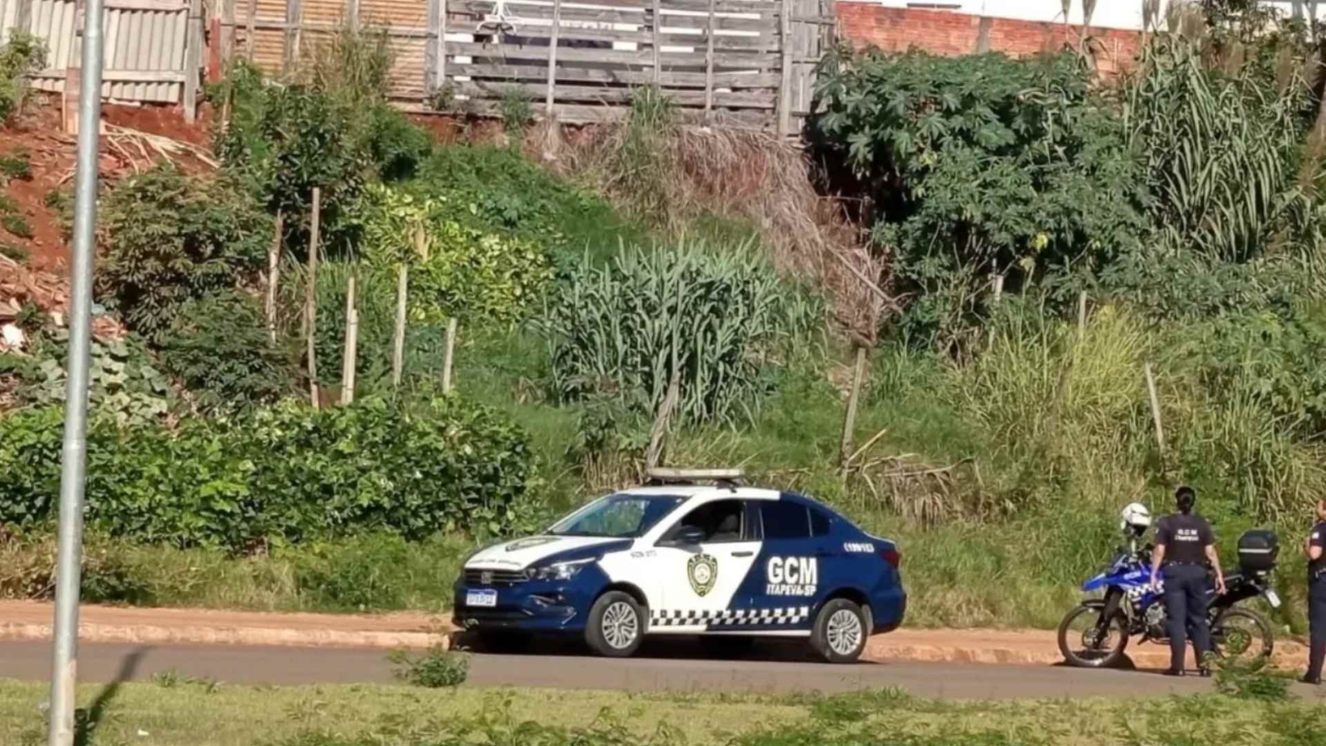 Homem é preso após descumprir medida protetiva e subir em telhado para tentar fugir em Itapeva