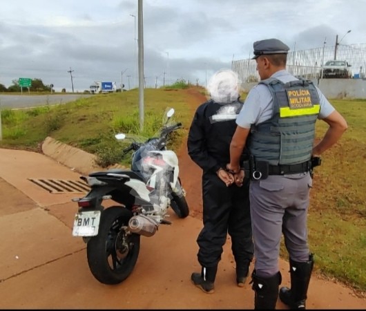 Policiamento Rodoviário prende motociclista por adulteração de placa em Itapeva